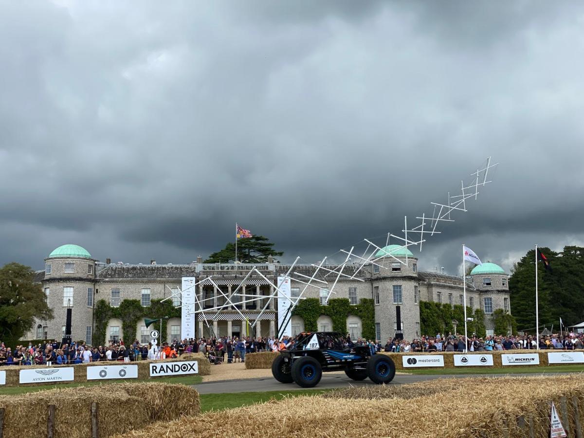 Flint House - Goodwood Events Acomodação com café da manhã Chichester Exterior foto